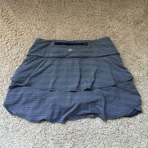Navy blue and white patterned Lululemon skirt! Super cute design